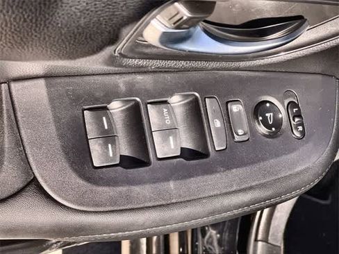 Certified 2025 Honda HR-V LX image 30