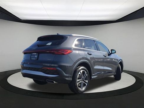 Certified 2025 Audi Q5 Premium w/ Convenience Package image 7