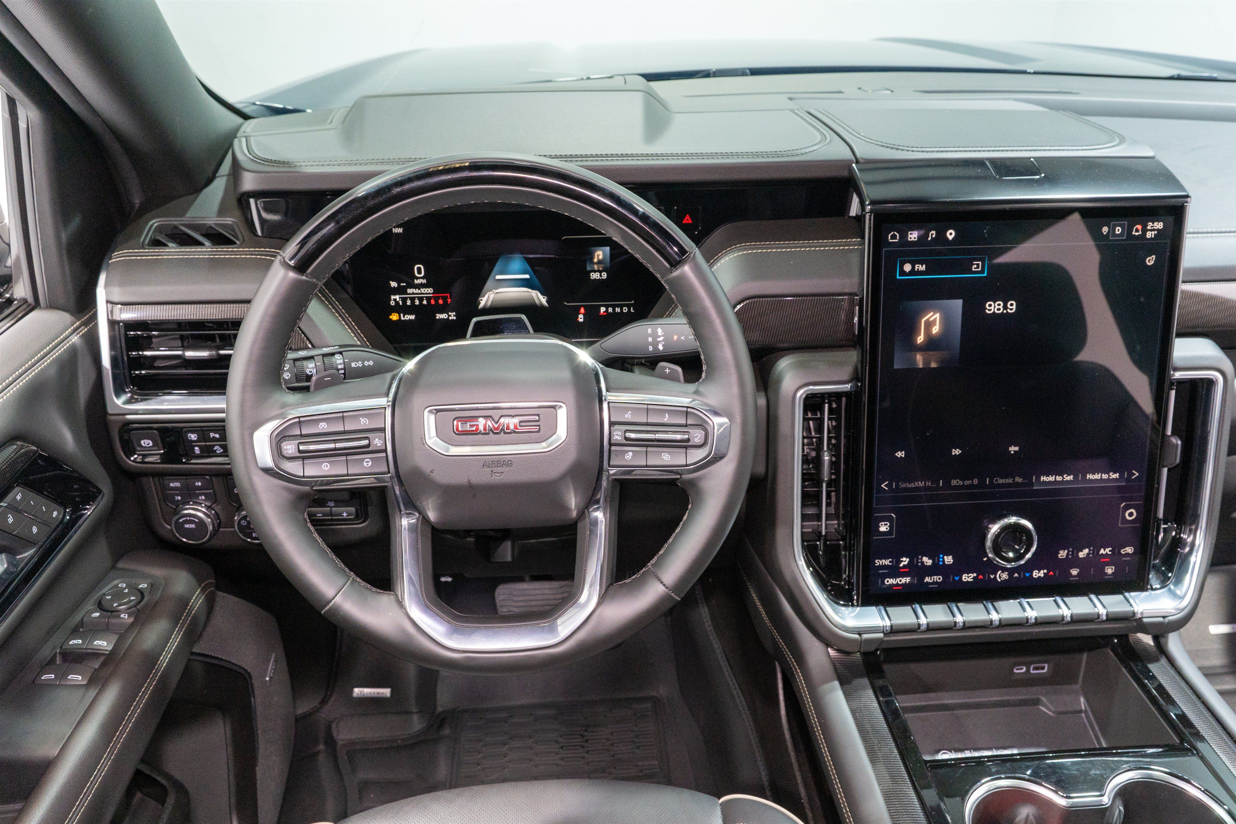 Used 2025 GMC Yukon XL Elevation w/ Elevation Premium Package AWD/4WD image 11