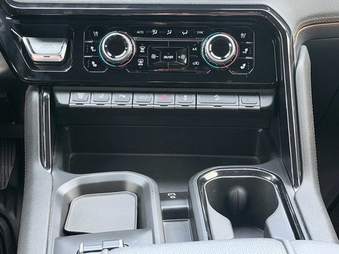 Used 2024 GMC Sierra 2500 AT4 w/ Technology Package AWD/4WD image 17