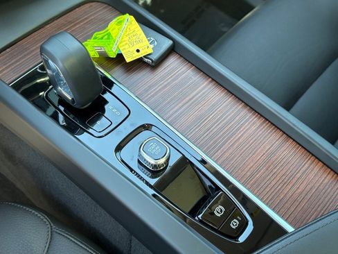 Certified 2023 Volvo XC60 B5 Plus w/ Climate Package image 19