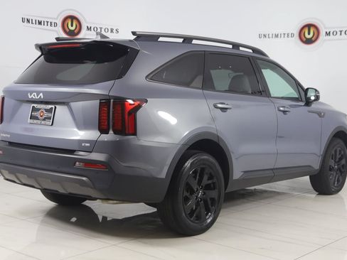 Used 2023 Kia Sorento S w/ Panoramic Sunroof Package AWD/4WD image 3