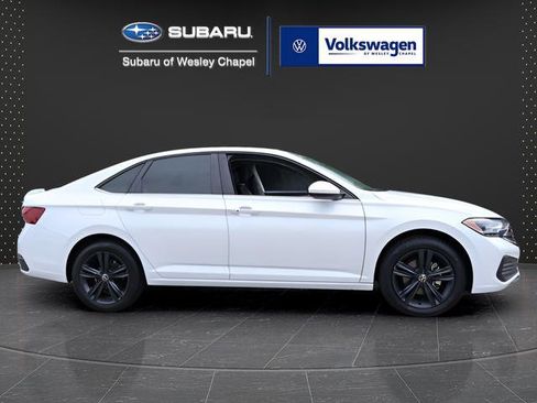 Certified 2022 Volkswagen Jetta SE w/ Panoramic Sunroof Package FWD image 10