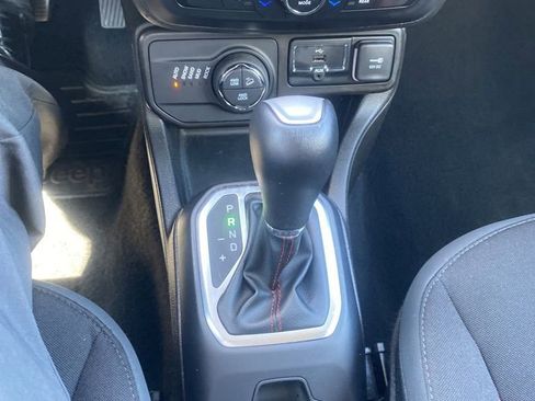 Used 2023 Jeep Renegade Trailhawk image 29