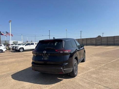 Certified 2025 Nissan Rogue SV FWD image 21