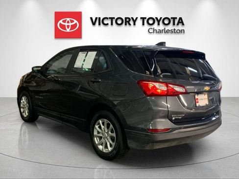 Used 2021 Chevrolet Equinox LS w/ LS Convenience Package AWD/4WD image 3