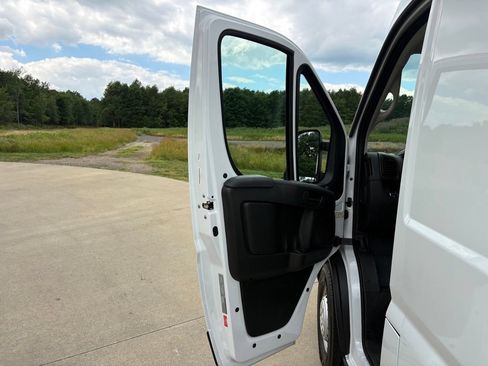 Used 2026 RAM ProMaster 2500 w/ Convenience Group FWD image 13