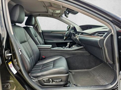 Used 2016 Lexus ES 300h w/ Luxury Package w/Wood Trim FWD image 20