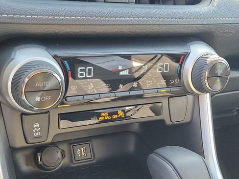 Used 2025 Toyota RAV4 XLE image 28