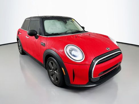 Used 2022 MINI Cooper 4-Door Hardtop image 3