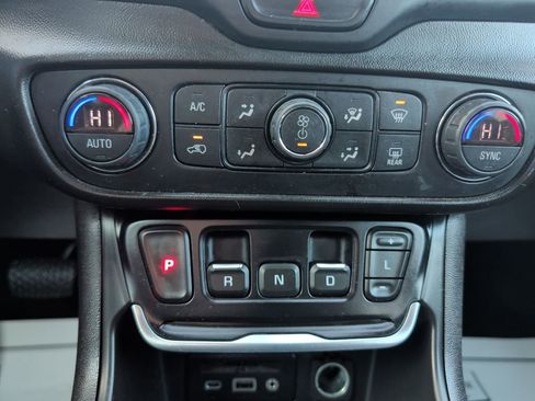 Used 2019 GMC Terrain SLT w/ Preferred Package image 15