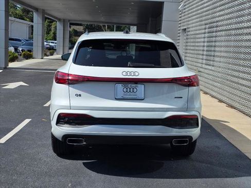 Certified 2025 Audi Q5 Premium w/ 19" Wheel Package AWD/4WD image 9