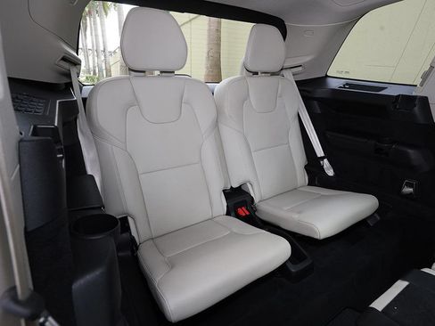 Used 2018 Volvo XC90 T6 Momentum w/ Convenience Package AWD/4WD image 34