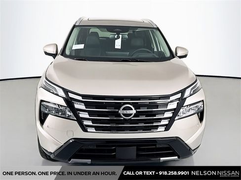 New 2026 Nissan Rogue Platinum image 2