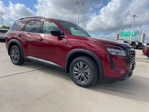 Certified 2026 Nissan Pathfinder SV FWD image 7