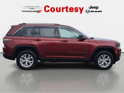 Certified 2024 Jeep Grand Cherokee Limited AWD/4WD image 3