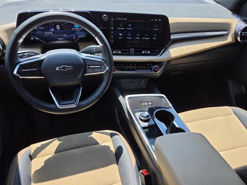 Used 2025 Chevrolet Equinox ACTIV w/ Safety and Technology Package FWD image 21