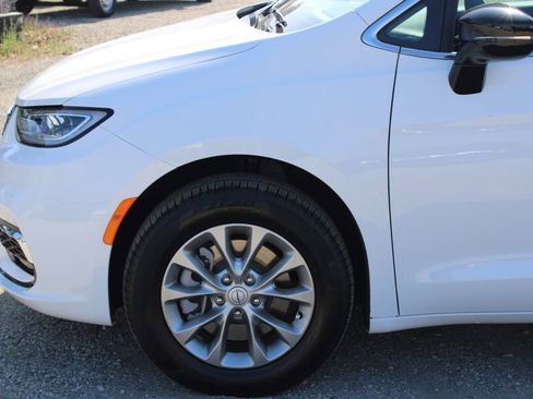 New 2026 Chrysler Pacifica Select image 7