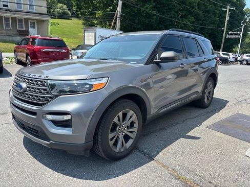 Used 2021 Ford Explorer XLT w/ Equipment Group 202A AWD/4WD image 3