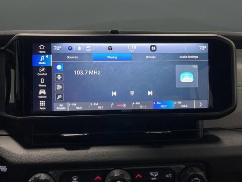 Used 2024 Jeep Wrangler Unlimited image 15