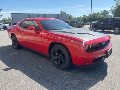 Used 2023 Dodge Challenger SXT image 9
