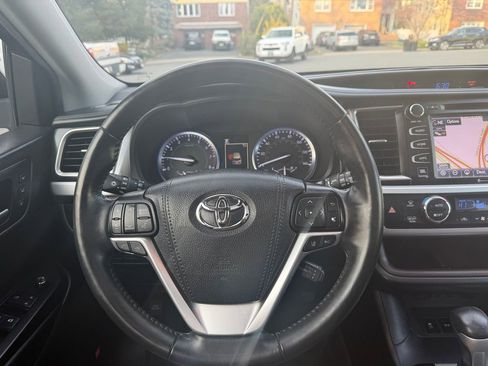 Used 2019 Toyota Highlander Limited Platinum image 17