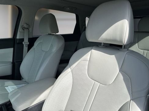 Used 2024 Kia Sorento EX w/ Panoramic Sunroof Package FWD image 8