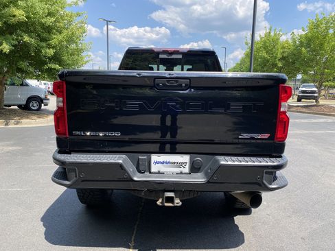 Used 2024 Chevrolet Silverado 2500 ZR2 w/ Technology Package image 8