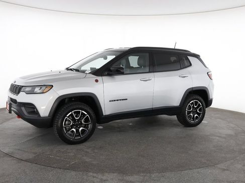 Used 2025 Jeep Compass Trailhawk AWD/4WD image 6