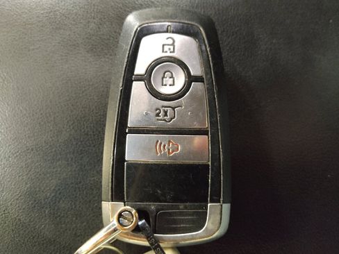 Used 2021 Ford Explorer XLT RWD image 32