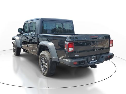 Used 2026 Jeep Gladiator Sport AWD/4WD image 4