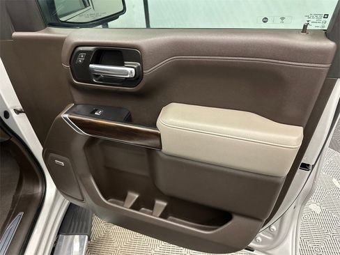 Used 2019 GMC Sierra 1500 SLT image 16