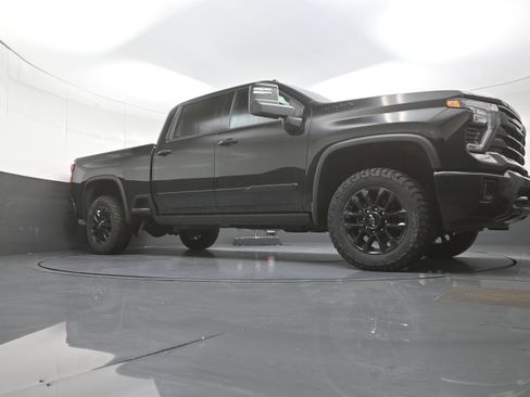New 2026 Chevrolet Silverado 2500 High Country w/ High Country Premium Package AWD/4WD image 9