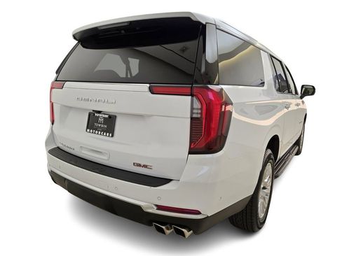 Used 2025 GMC Yukon XL Denali image 9