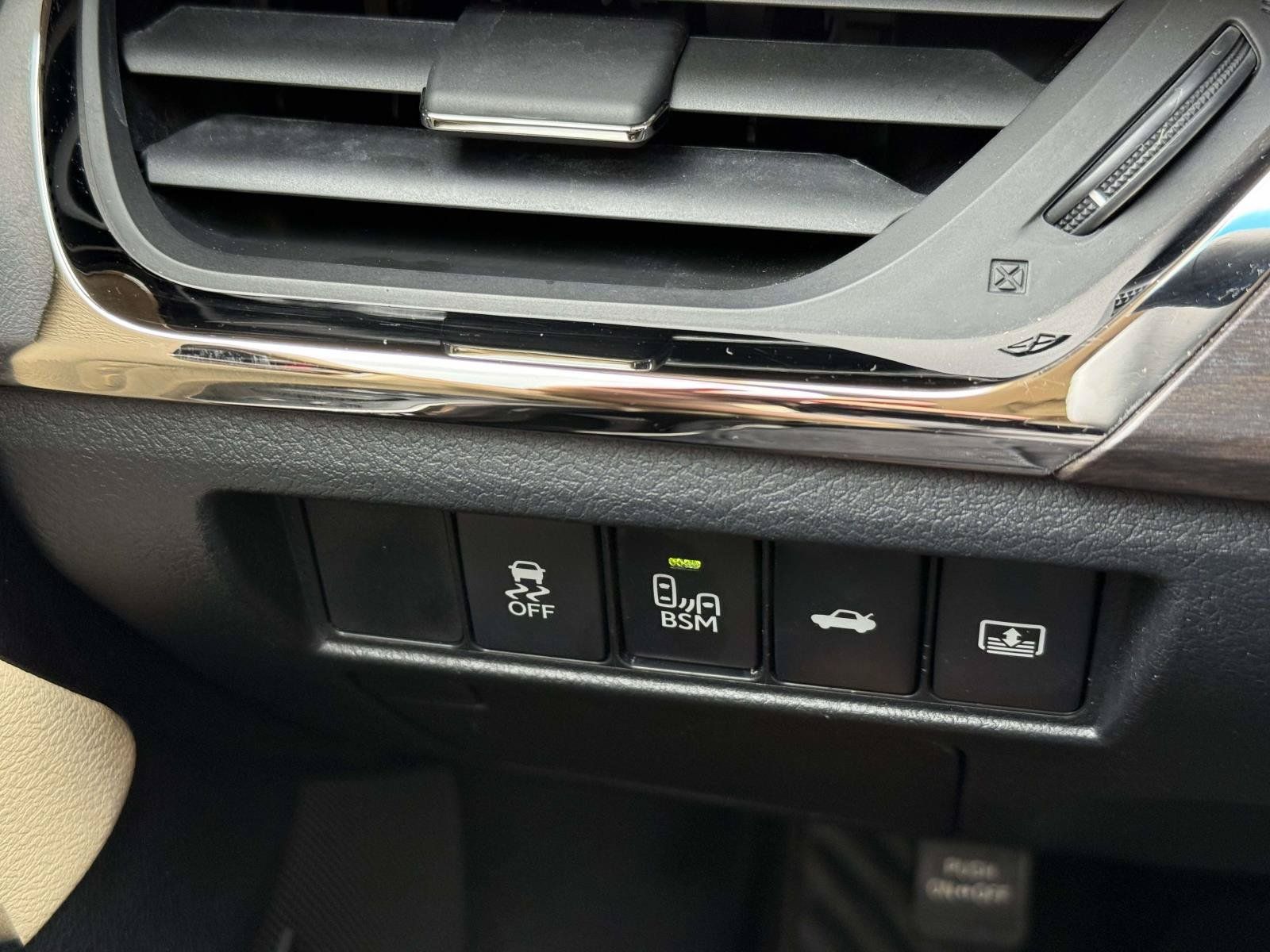 Used 2016 Toyota Avalon Limited FWD image 23