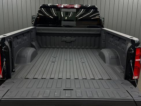 Used 2025 Chevrolet Silverado 2500 High Country w/ Midnight Edition AWD/4WD image 17