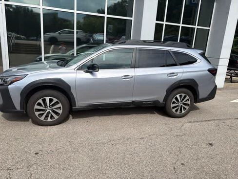 Used 2024 Subaru Outback Premium AWD/4WD image 3