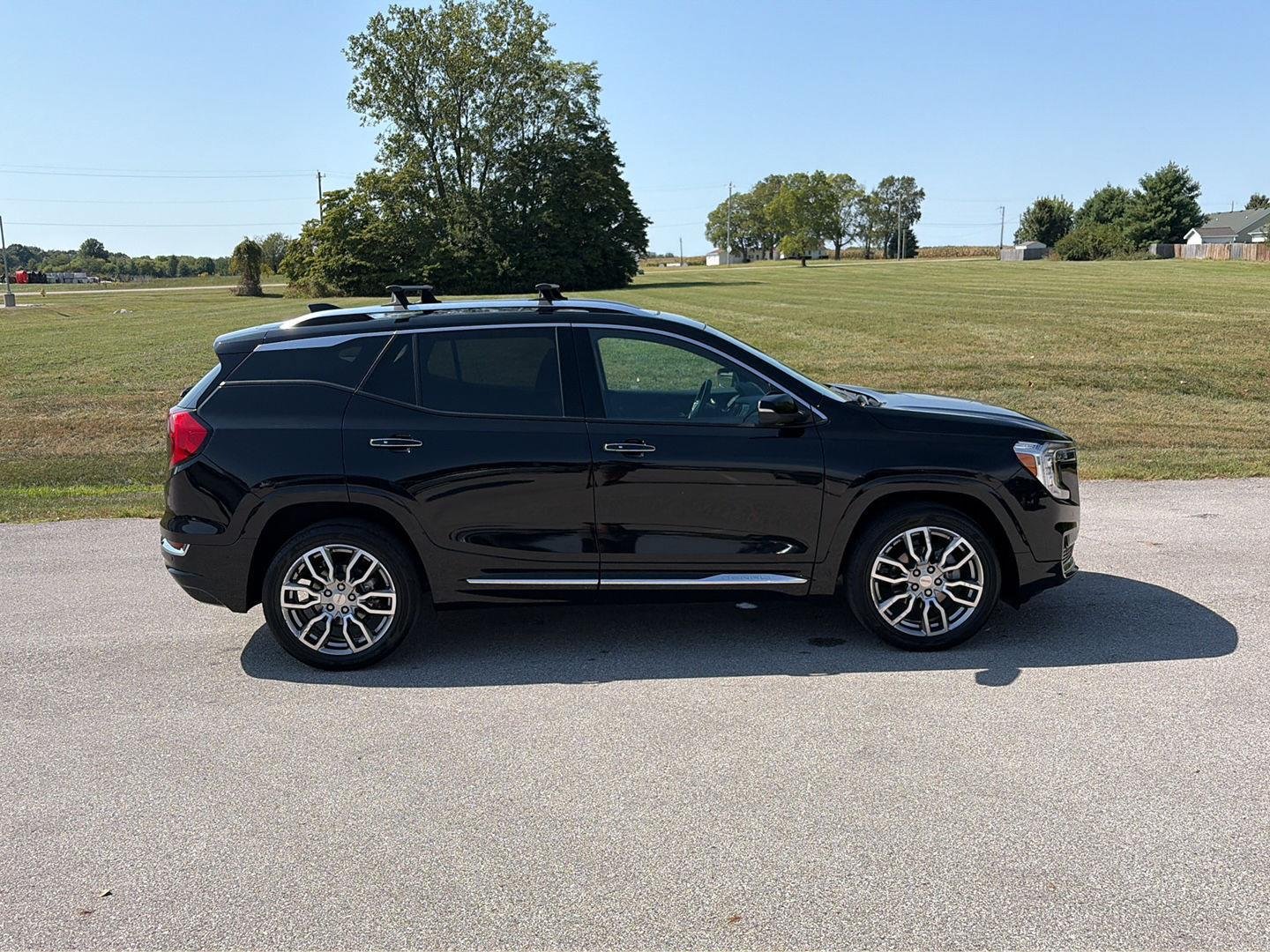 Used 2022 GMC Terrain Denali w/ Denali Premium Package AWD/4WD image 6
