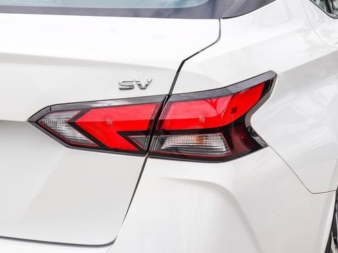 Used 2022 Nissan Versa SV FWD image 9