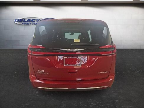 Used 2026 Chrysler Pacifica Limited FWD image 3