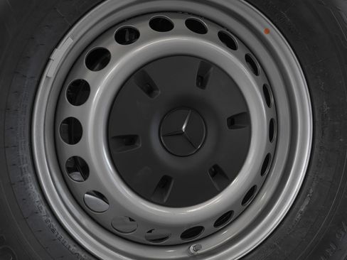 Used 2025 Mercedes-Benz Sprinter 2500 image 33