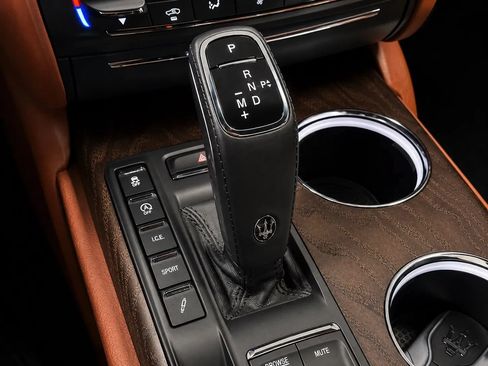 Used 2023 Maserati Quattroporte Modena RWD image 47