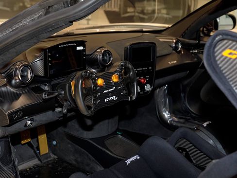 Used 2020 McLaren Senna RWD image 67