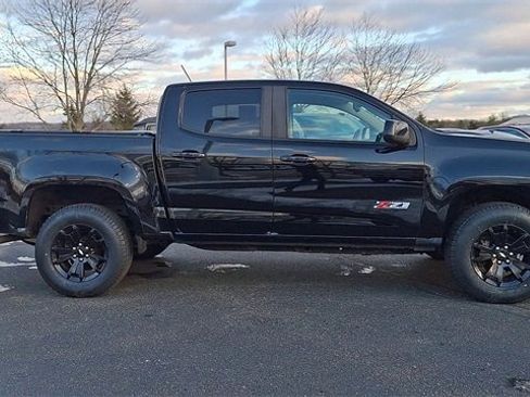 Certified 2019 Chevrolet Colorado Z71 w/ Z71 Midnight Edition image 9