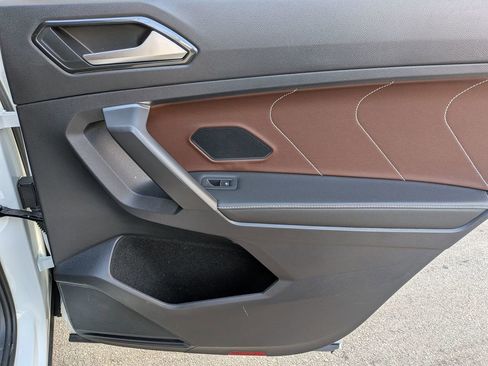 Used 2022 Volkswagen Tiguan SEL R-Line image 32