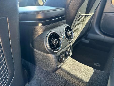 Used 2019 Kia Stinger Premium image 32