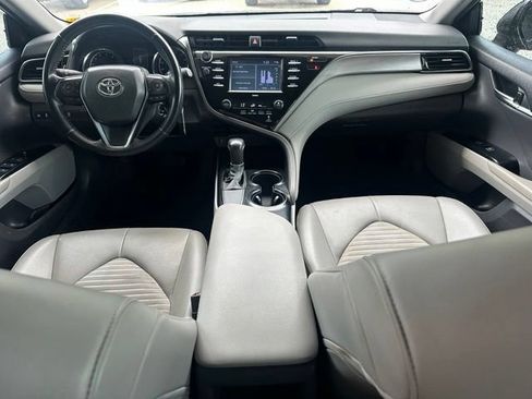 Used 2020 Toyota Camry SE FWD image 11