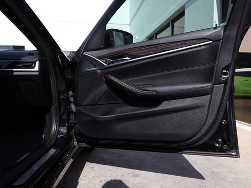 Used 2019 BMW 530e w/ Convenience Package RWD image 39