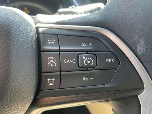 Certified 2025 Jeep Grand Cherokee Limited w/ Luxury Tech Group II AWD/4WD image 33