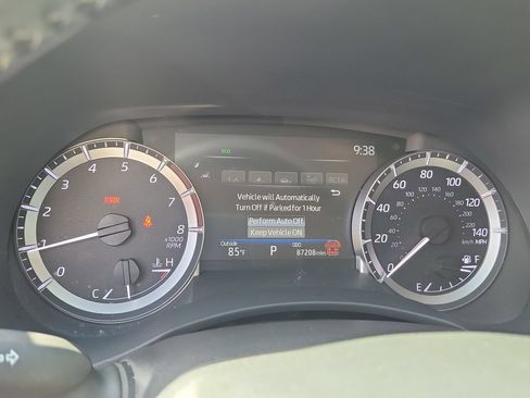 Used 2024 Toyota Highlander XLE AWD/4WD image 30